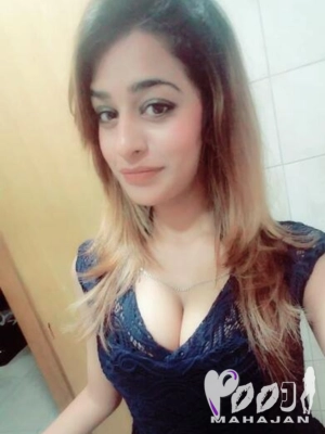 Noida call girl Ritu with perfect curves